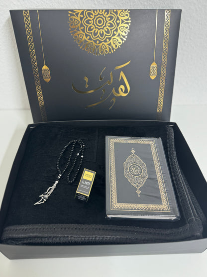 Luxurious velvet prayer rug set