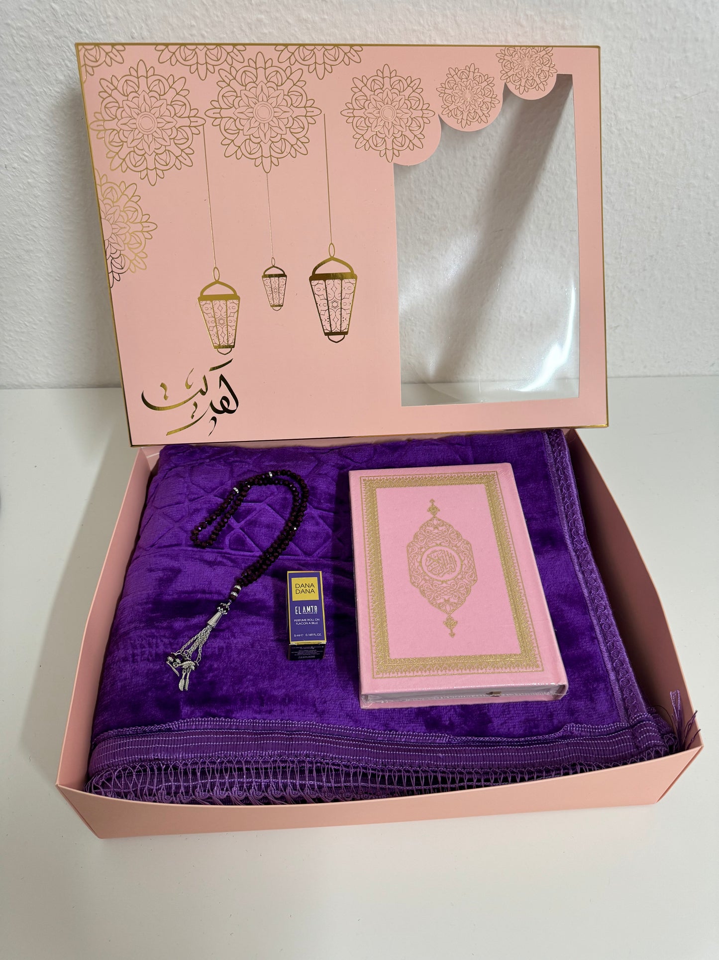 Luxurious velvet prayer rug set