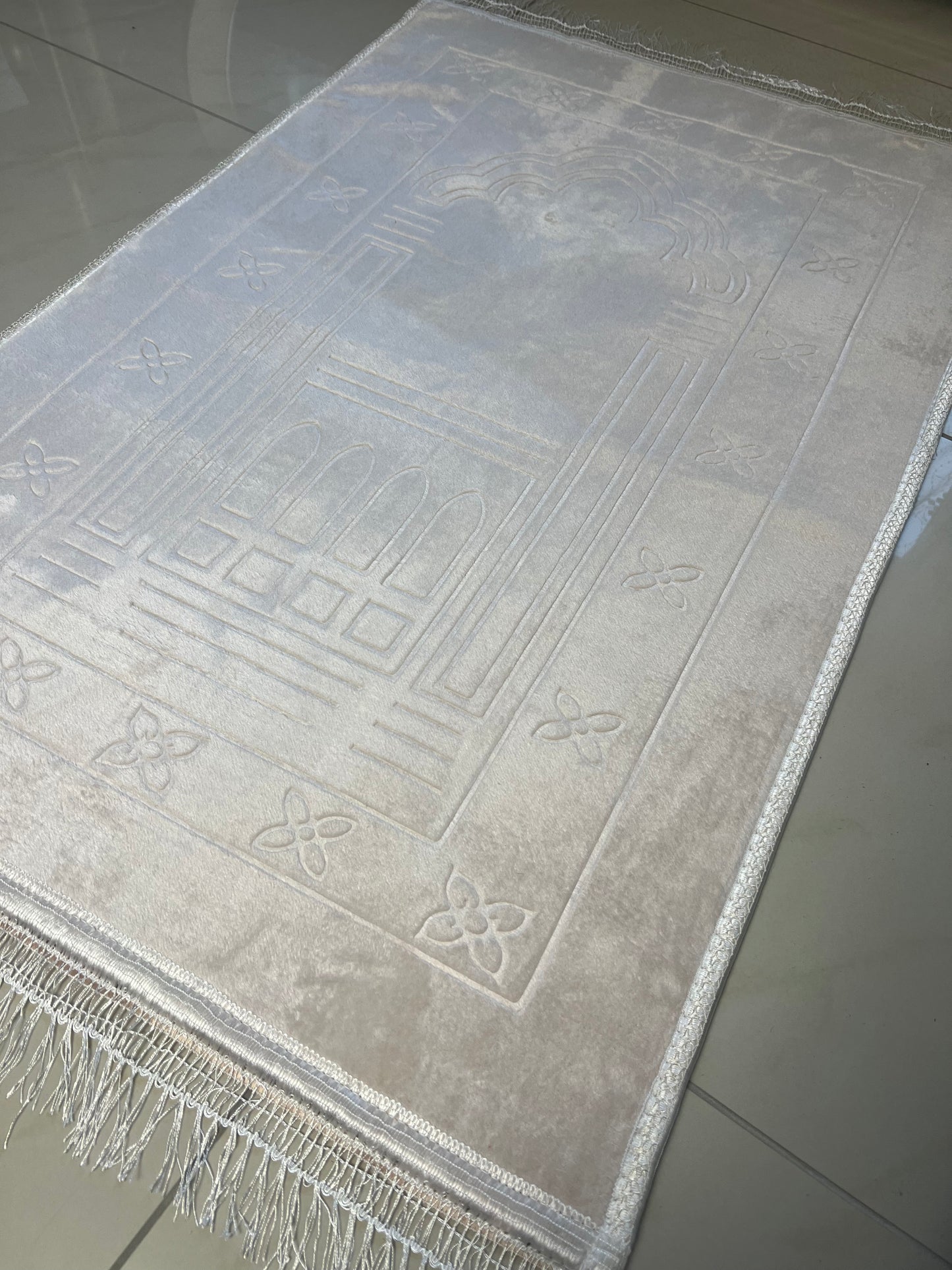 Luxurious prayer rug