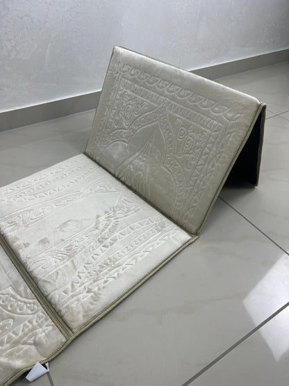 Prayer rug with backrest